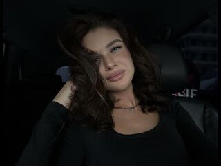 camgirl fingering bald pussy MariamCurrington