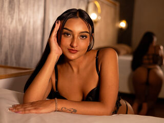 naked cam girl masturbating with dildo MelodyBetancourt