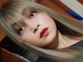 masturbating cam girl MercellaMorelli