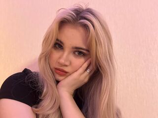 girl fingering shaved pussy NakitaLorette