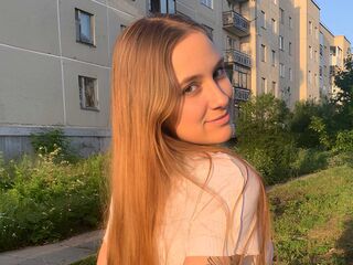 hot cam girl fingering shaved pussy NatashaBoom
