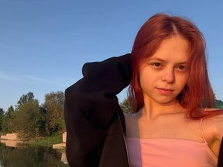 camwhore masturbating with vibrator RebaDoty
