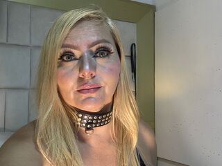 live webcam performer RoxaneGrace