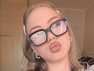 hot cam show SaraBaier