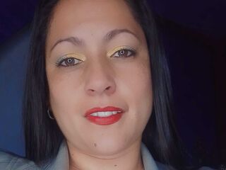 camslut showing tits ScarletMind