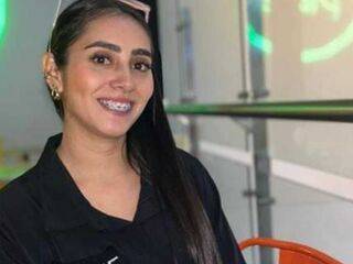 naughty camgirl fingering shaved pussy ScarletSommers