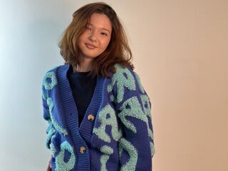 camslut fingering shaved pussy ShantaGonsalues