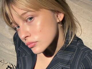 hot cam girl masturbating with sextoy SoledadMadon