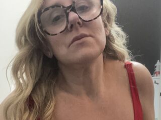 hot chatroom SophiaHillUk