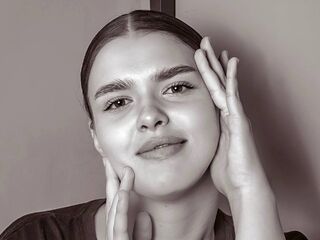 naked girl with webcam masturbating StephaniRoger