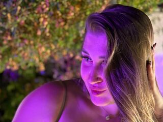 naked camgirl masturbating with dildo TarahZullo