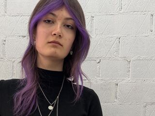 girl shaving pussy TieshaKresha