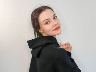 camgirl playing with vibrator ToraMendiaz