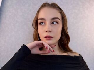 camslut fingering shaved pussy YahairaCillo